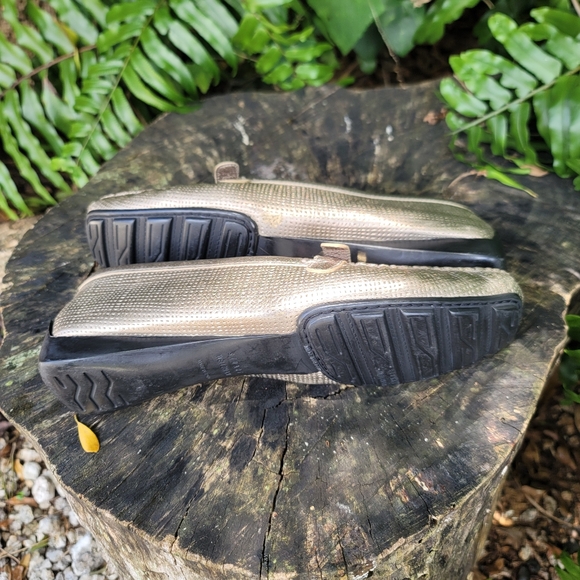 Stuart Weitzman Moccasins Size 9 Made in Spain Gold Leather Loafers Shoes - Picture 7 of 7